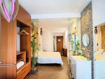 habitacion-de-hotel-con-jacuzzi-en-valencia-hotel-gabbeach-hotel-primera-linea-de-playa-valencia